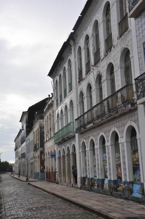Rua com sobrados restaurados no centro histórico de São Luís - MA